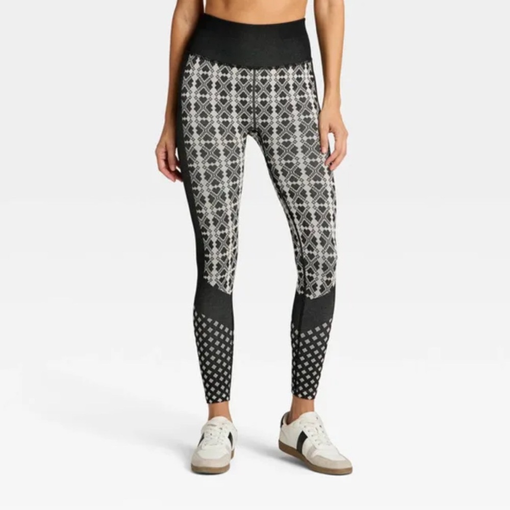 All In Motion Women's Seamless High-Rise Black and Cream Printed Leggings Large